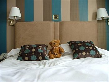Hotel Clarence Court Cheltenham