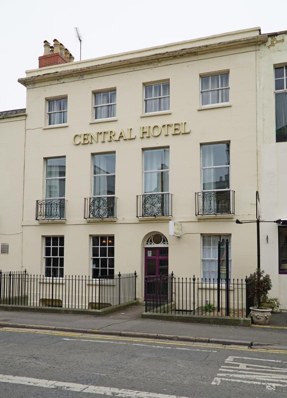 Hotel By Roomsbooked 3*