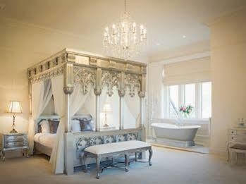 Manor By The 4* Cheltenham