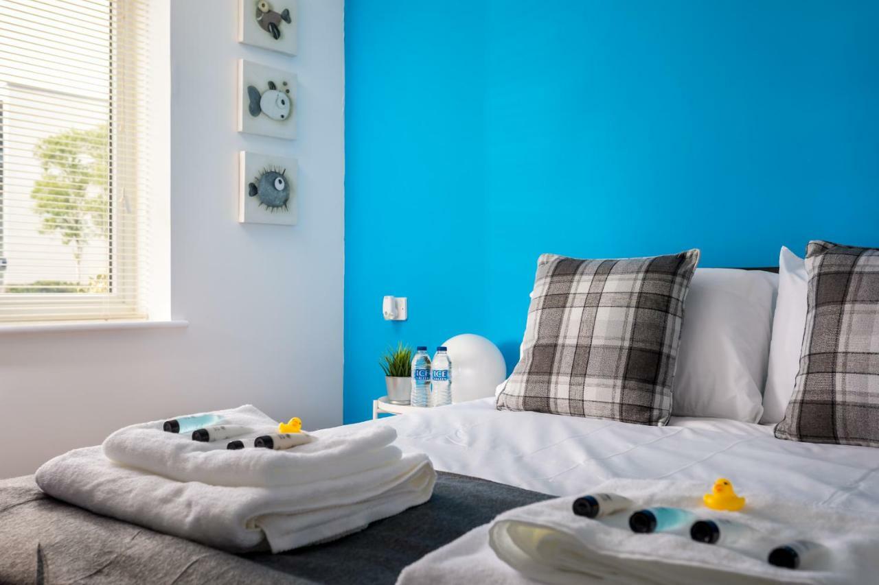 Lloyd Close - Close To Town Centre & Gchq Apartment