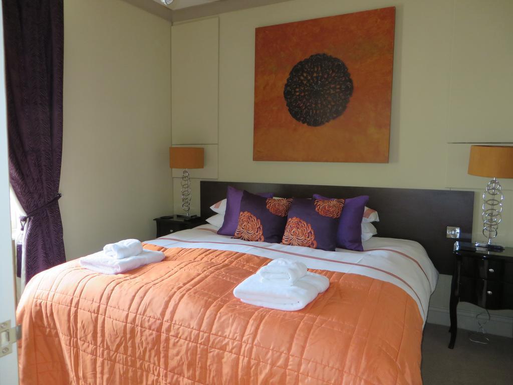Hewlett Apartment Cheltenham