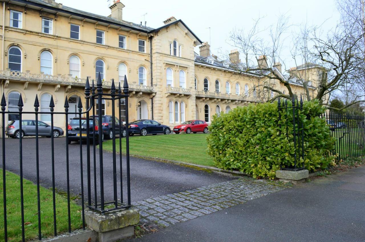 Flat 3, 6 Lypiatt Terrace Gloucestershire Gl50 2sx *