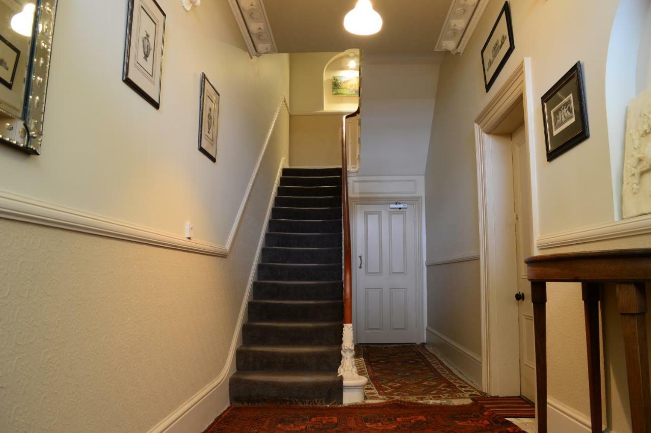 Flat 3, 6 Lypiatt Terrace Gloucestershire Gl50 2sx Apartment