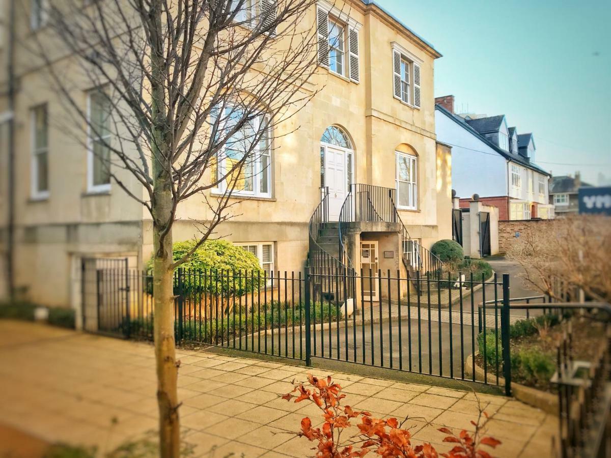 Number 6 Guest house Cheltenham
