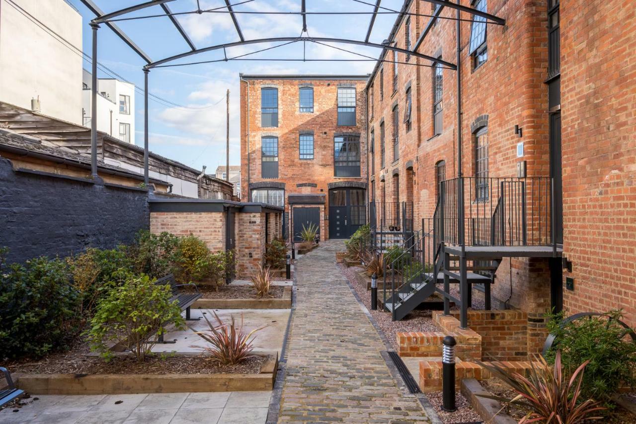 Elliot Oliver - Stylish 2 Bedroom Town Centre Apartment Cheltenham