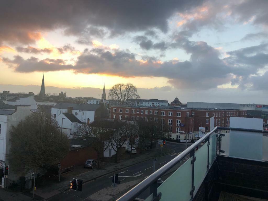 Penthouse With Hot Tub & Views 23 Cheltenham