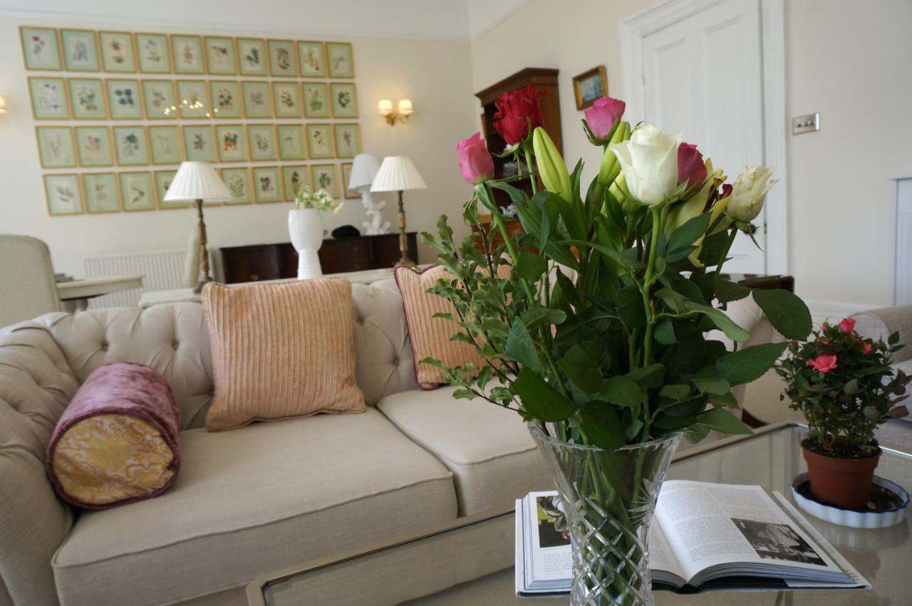 Apartment Flat 3, 6 Lypiatt Terrace Gloucestershire Gl50 2sx *