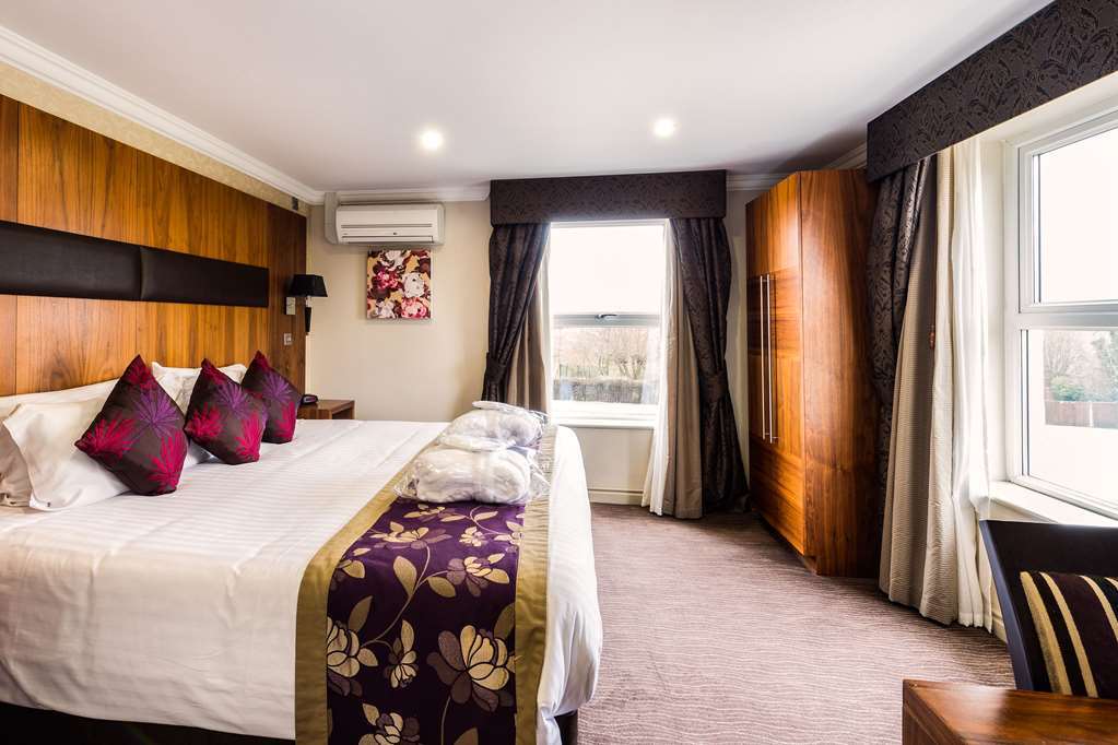 Ramada By Wyndham Cheltenham Hotel Golden Valley
