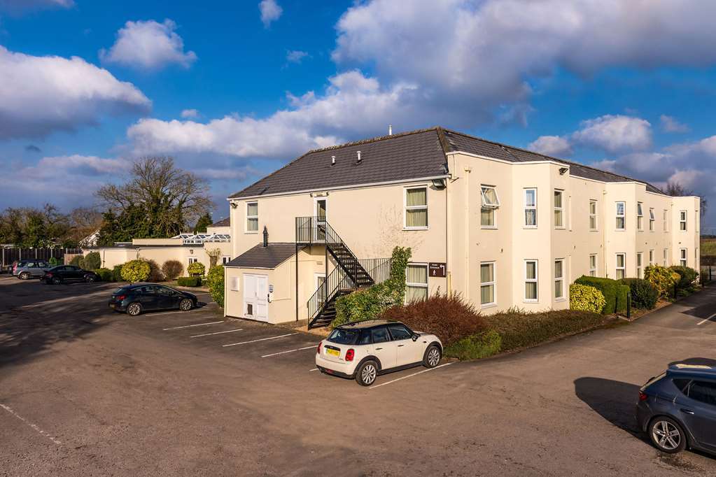 Ramada By Wyndham Cheltenham Hotel