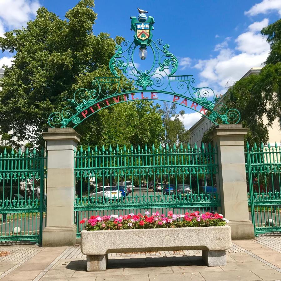 Perfect Location For Racecourse And Town Centre *