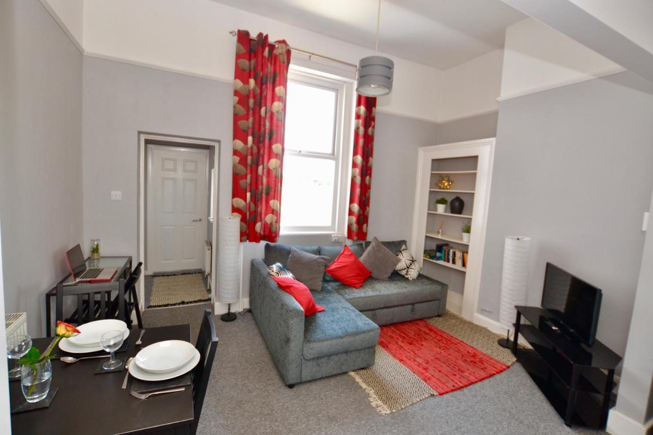Perfect Location For Racecourse And Town Centre Cheltenham