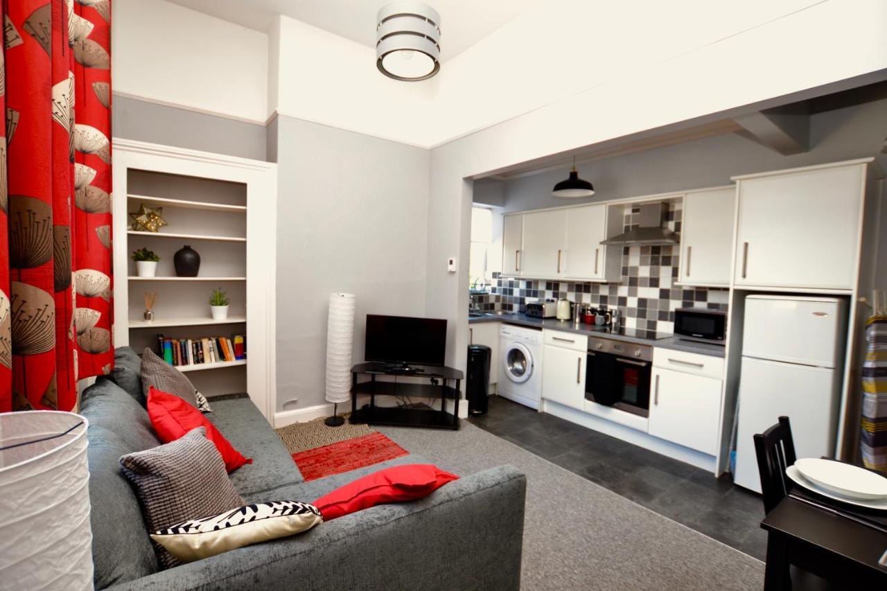 Perfect Location For Racecourse And Town Centre Apartment *