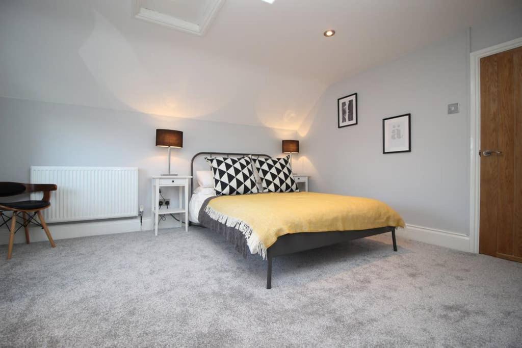 Belmore Place, Charming Mews House, Town Centre Holiday home
