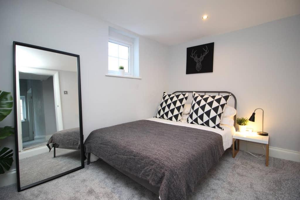 Holiday home Belmore Place, Charming Mews House, Town Centre