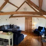 The Cider Barn - Spacious First Floor Apartment Set Within Barn Conversion