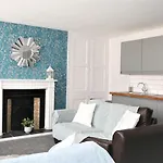 Central Serviced Apartments By Roomsbooked