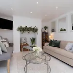 Central Apartment - With Patio And Sofa Bed!