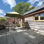 The Cider Barn - Spacious First Floor Apartment Set Within Barn Conversion