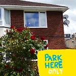Cheltenham Apartment With Private Garden
