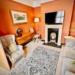 Unique & Stylish Town House, Central Cheltenham