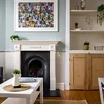 Curb Properties - Sandford Street - Town Centre Chic Home