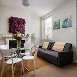 Curb Properties - Sandford Street - Town Centre Chic Home
