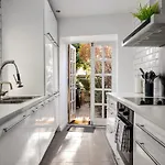 Curb Properties - Sandford Street - Town Centre Chic Home