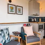 Outbak Shepherds Hut