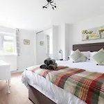 Luxury Cheltenham Home With Ev Charger - Lechampton Hills