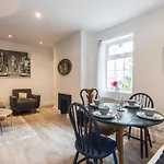 1 Phoenix Cottages, 403 High Street, Cheltenham