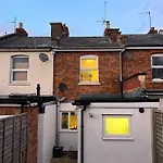 Central Cheltenham House - By Suitely