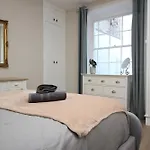 Montrose Lodge
