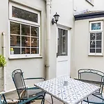 1 Phoenix Cottages, 403 High Street, Cheltenham