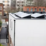 Elliot Oliver - Exquisite Two Bedroom Apartment With Garden, Parking & Ev Charger