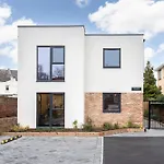 Elliot Oliver - Exquisite Two Bedroom Apartment With Garden, Parking & Ev Charger