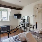 Graziers Cottage - Character Cotswold Cottage With Inglenook, Parking And Pub Nearby