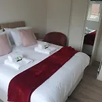 Sunny Apartment In Cheltenham