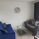 Sunny Apartment In Cheltenham