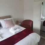 Sunny Apartment In Cheltenham