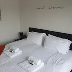 Sunny Apartment In Cheltenham