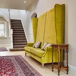 The Lodge At Winchcombe By Birch Stays