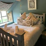 Stylish 3 Bed Cotswold Cottage With Stunning Views
