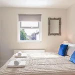 Stunning Townhouse With Large Garden - Sleeps 8!