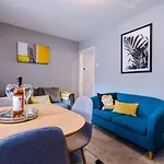 Lovely Home In Cheltehnam Parking & Great Location
