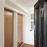 Gorgeous 1 Bed Apartment In Central Cheltenham!