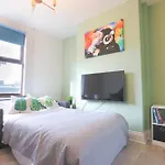 Pittville Place - Near Cheltenham Town - 2 Bed Home - Sleeps 6