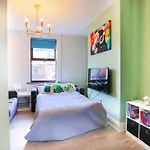 Pittville Place - Near Cheltenham Town - 2 Bed Home - Sleeps 6
