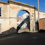 Cosy Old Coach House Near Montpelier & Town Centre