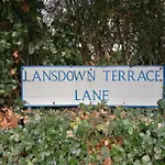 Cosy Old Coach House Near Montpelier & Town Centre