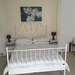Bentons Guest House